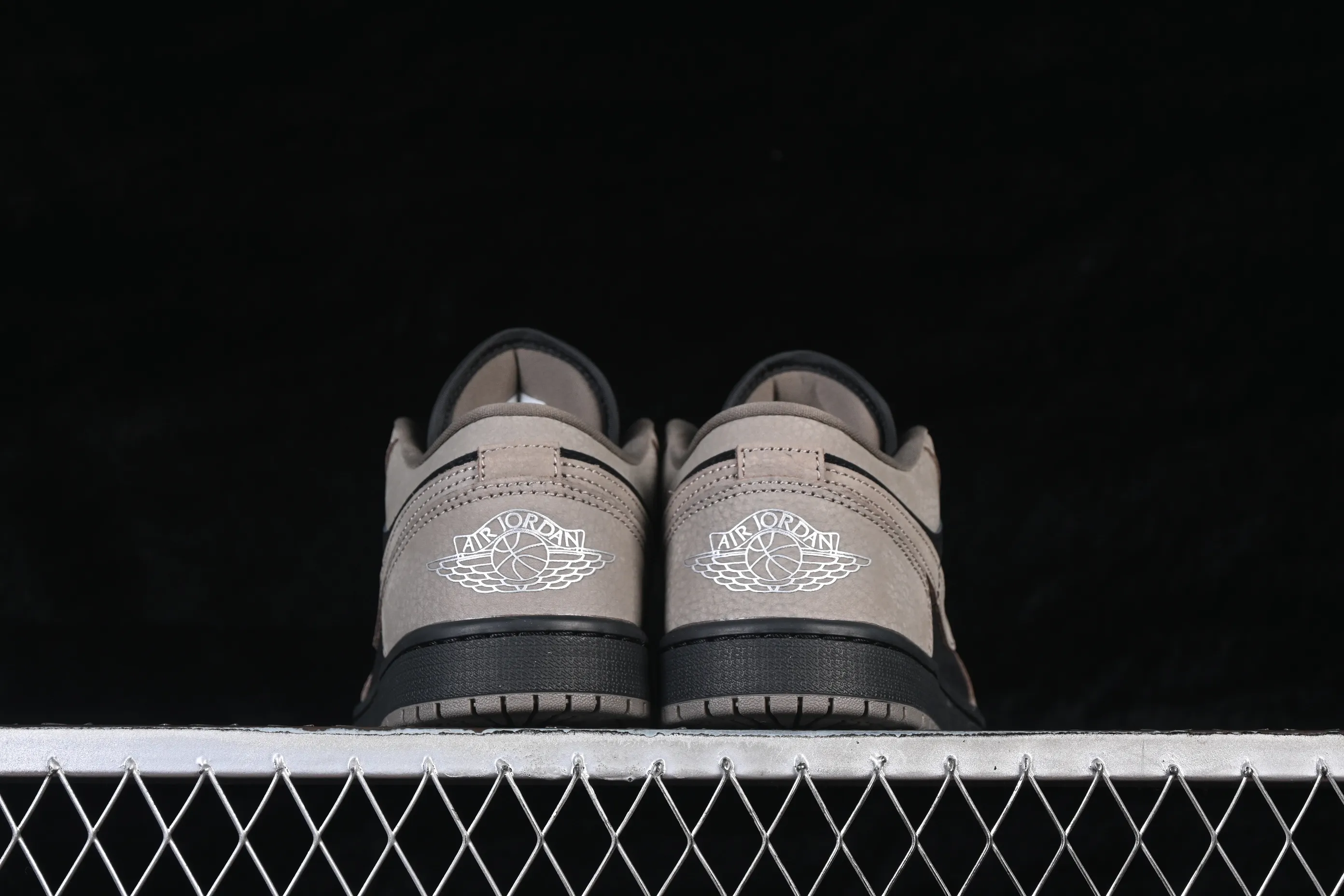All Categories Air Jordan Jordan Series Basketball Shoes Air Jordan 1 Low G Version Pure Original Air Jordan 1 Low AJ1 Joe 1 Milk Tea Mocha Low State Cultural Casual Shoes IB7109-005